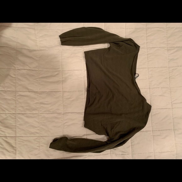 Off Shoulder Crop - Picture 4 of 4